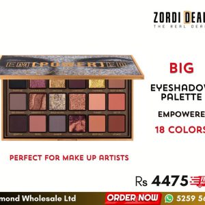 Makeup - Model - Large Eyeshadow Palette